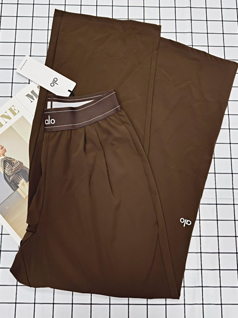 NWT ALO Yoga Espresso Brown Wide Leg Suit Up Pants (30" Inseam) ๐ Chic Basics - Picture 3 of 8